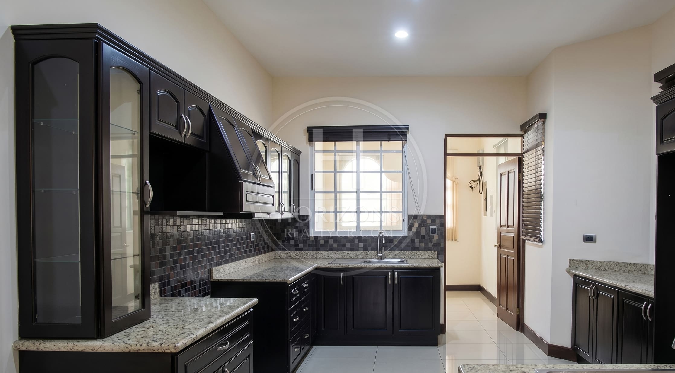 Se Vende Casa de Una Planta en Condominio Tramonto Granadilla Curridabat cerca Aleste 3 habitaciones NJA654