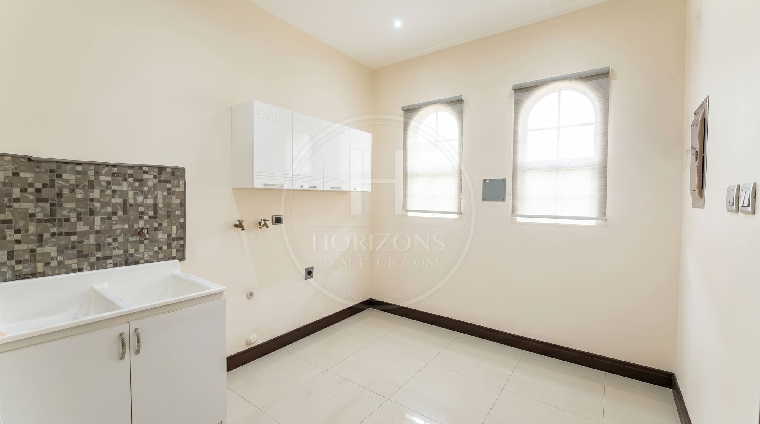 Se Vende Casa de Una Planta en Condominio Tramonto Granadilla Curridabat cerca Aleste 3 habitaciones NJA654