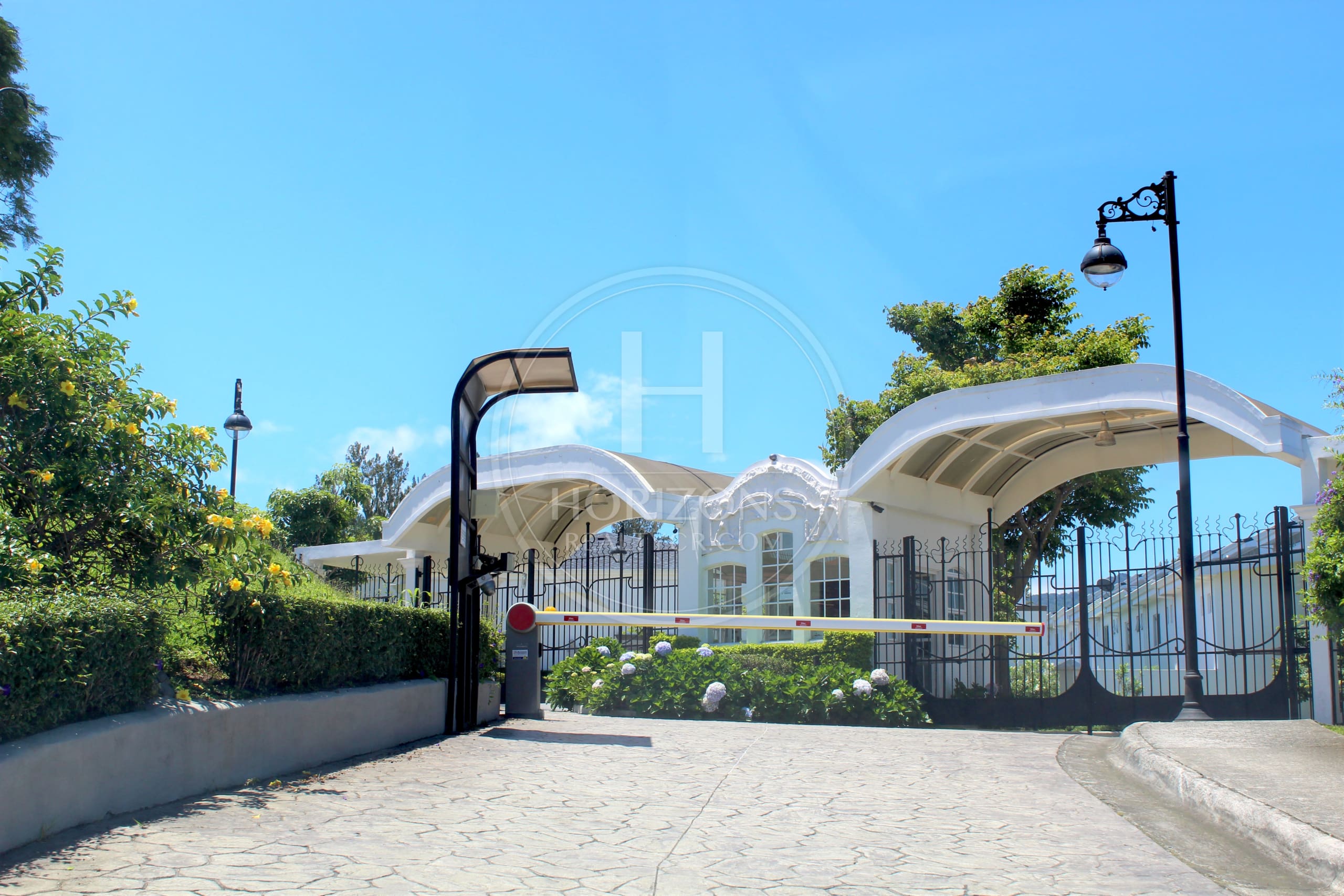Se Vende Casa de Una Planta en Condominio Tramonto Granadilla Curridabat cerca Aleste 3 habitaciones NJA654