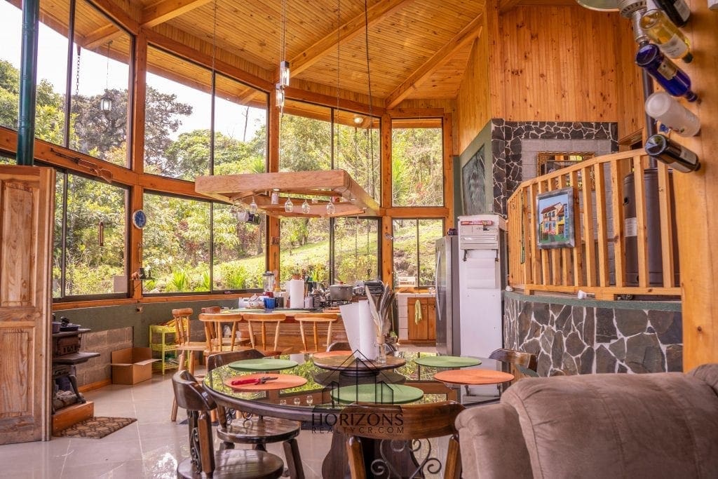Casa de Montaña en Venta en Coronado, San José – Rodeada de Naturaleza, 8,900 m² NJA601