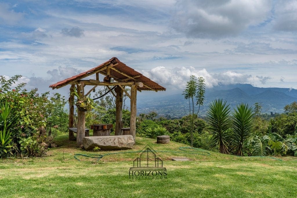 Casa de Montaña en Venta en Coronado, San José – Rodeada de Naturaleza, 8,900 m² NJA601