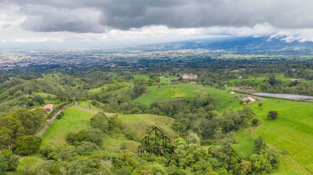 Casa de Montaña en Venta en Coronado, San José – Rodeada de Naturaleza, 8,900 m² NJA601