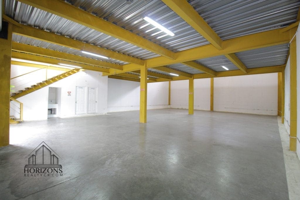 BODEGA INDUSTRIAL – 1km DE RUTA 27 – 416M2 ANDENES NJA855