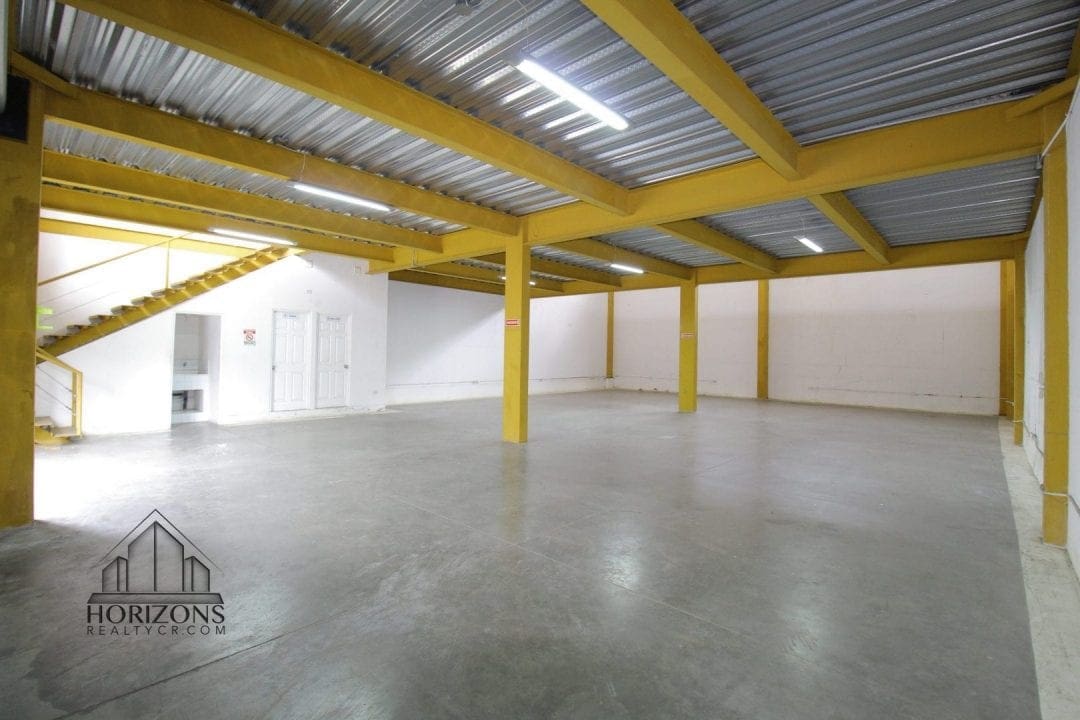 BODEGA INDUSTRIAL – 1km DE RUTA 27 – 416M2 ANDENES NJA855