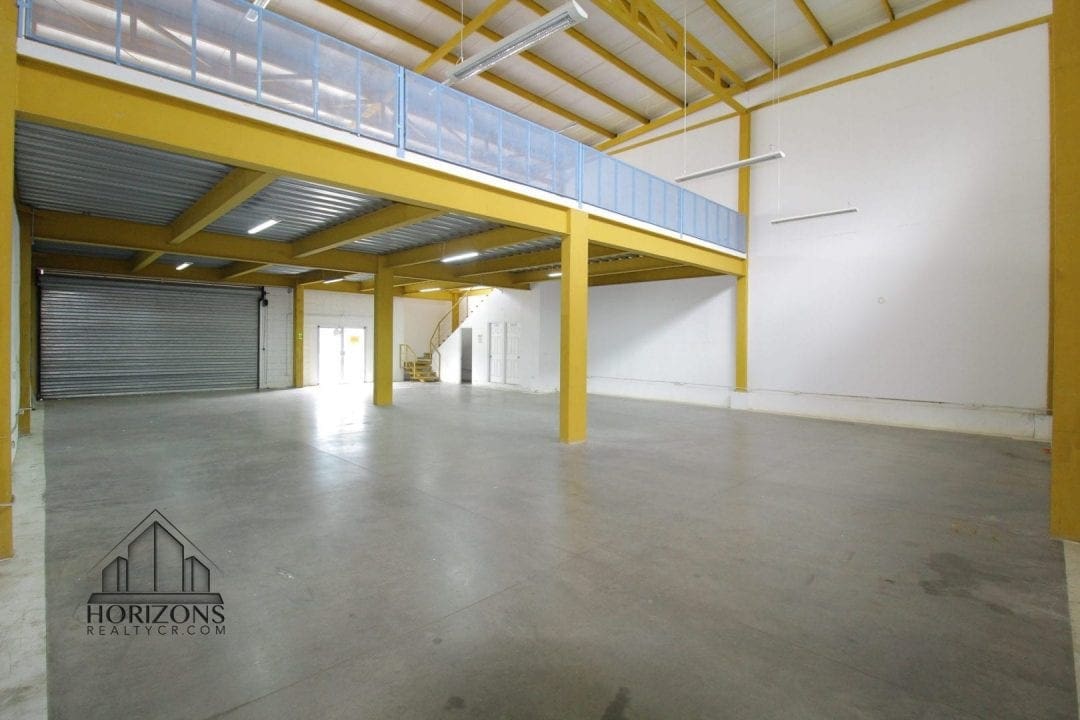 BODEGA INDUSTRIAL – 1km DE RUTA 27 – 416M2 ANDENES NJA855