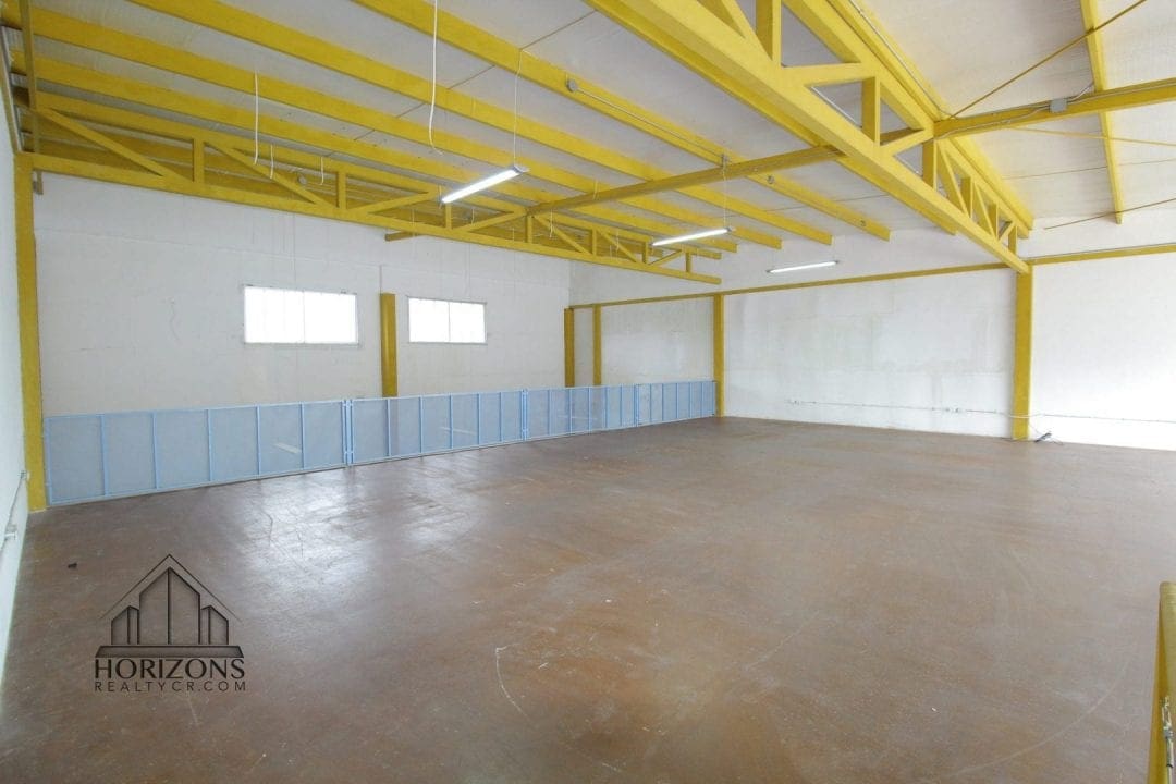 BODEGA INDUSTRIAL – 1km DE RUTA 27 – 416M2 ANDENES NJA855