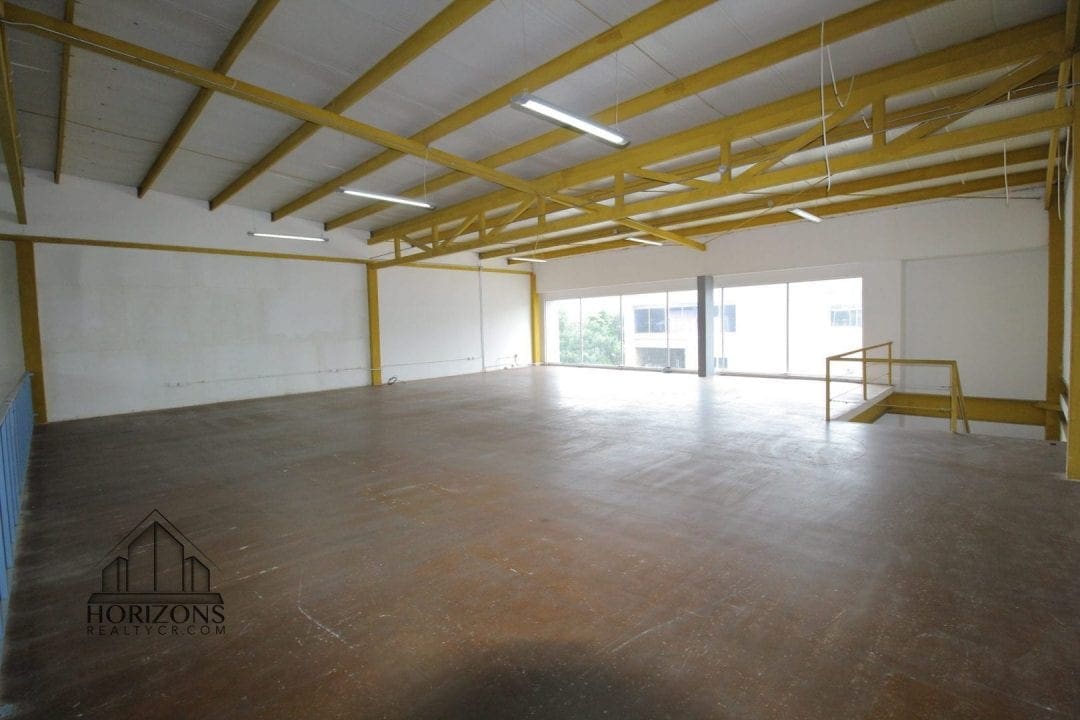 BODEGA INDUSTRIAL – 1km DE RUTA 27 – 416M2 ANDENES NJA855