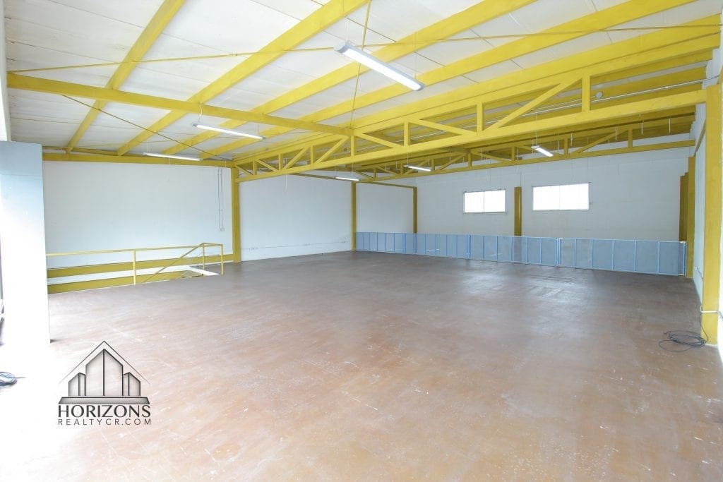 BODEGA INDUSTRIAL – 1km DE RUTA 27 – 416M2 ANDENES NJA855