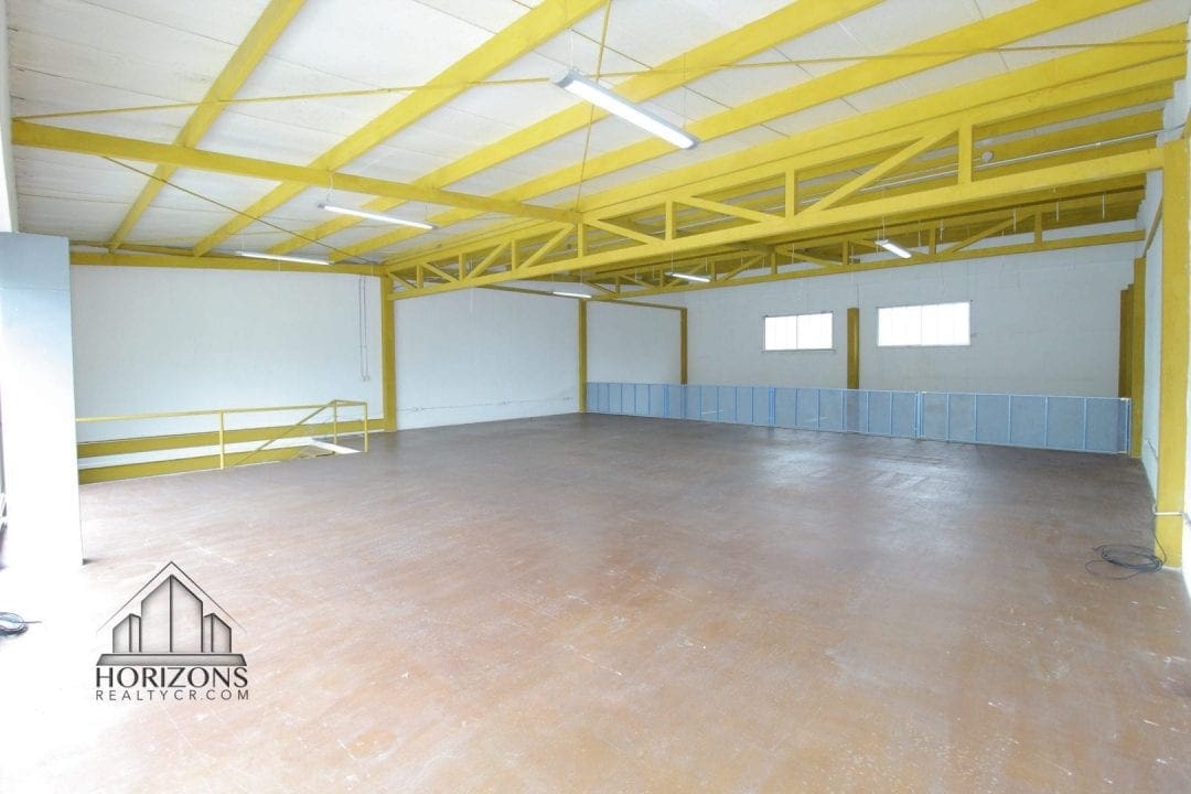 BODEGA INDUSTRIAL – 1km DE RUTA 27 – 416M2 ANDENES NJA855