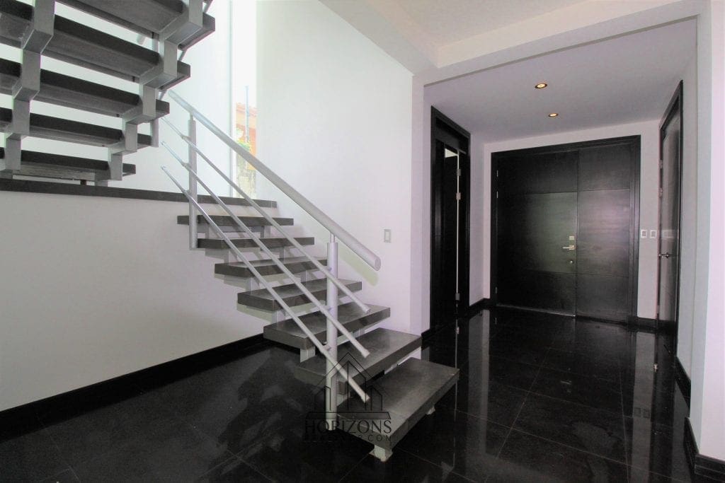 CONTEMPORARY HOUSE FOR SALE IN GUACHIPELÍN ESCAZU NJA737