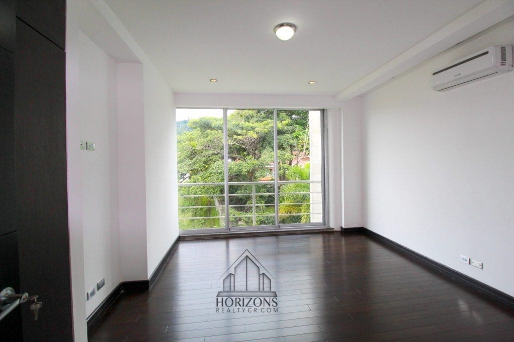 VENTA O ALQUILER DE CASA CONTEMPORANEA EN GUACHIPELIN ESCAZU EN CONDOMINIO NJA737