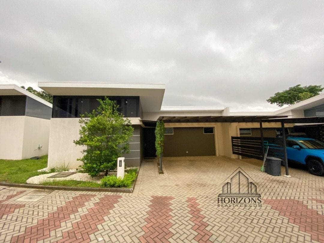 CONDOMINIO 3 DORMITORIOS / OFICINA / TERRAZA / PATIO / 1 PLANTA NJA859