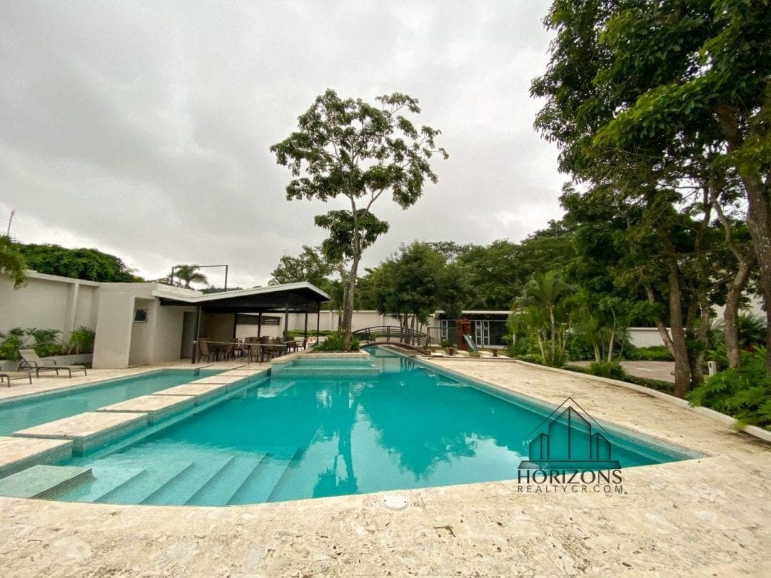 CONDOMINIO 3 DORMITORIOS / OFICINA / TERRAZA / PATIO / 1 PLANTA NJA859