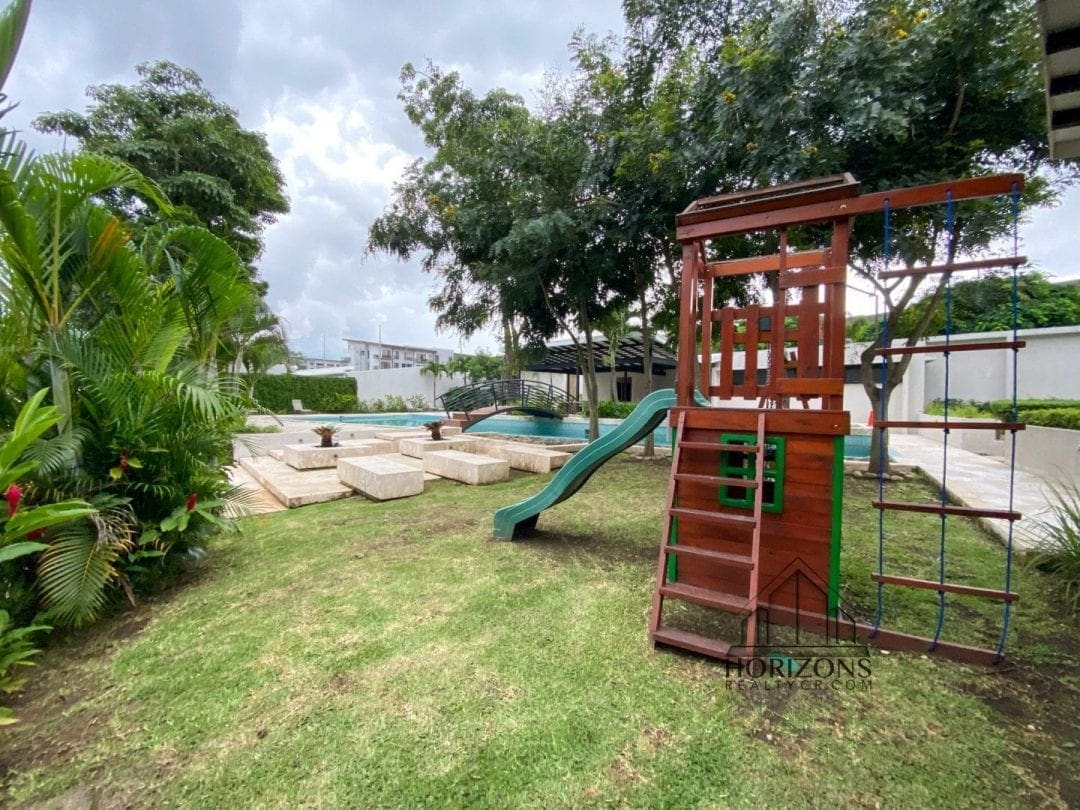 CONDOMINIO 3 DORMITORIOS / OFICINA / TERRAZA / PATIO / 1 PLANTA NJA859