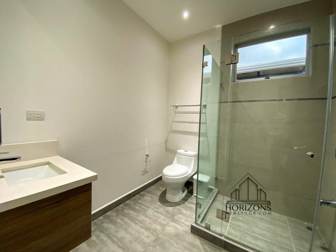 CONDOMINIO 3 DORMITORIOS / OFICINA / TERRAZA / PATIO / 1 PLANTA NJA859