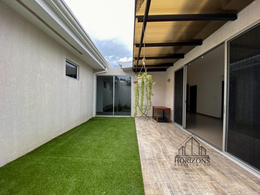 CONDOMINIO 3 DORMITORIOS / OFICINA / TERRAZA / PATIO / 1 PLANTA NJA859