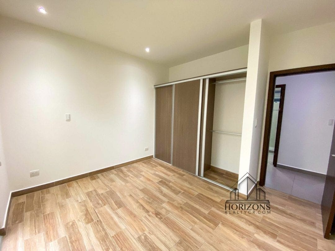 CONDOMINIO 3 DORMITORIOS / OFICINA / TERRAZA / PATIO / 1 PLANTA NJA859