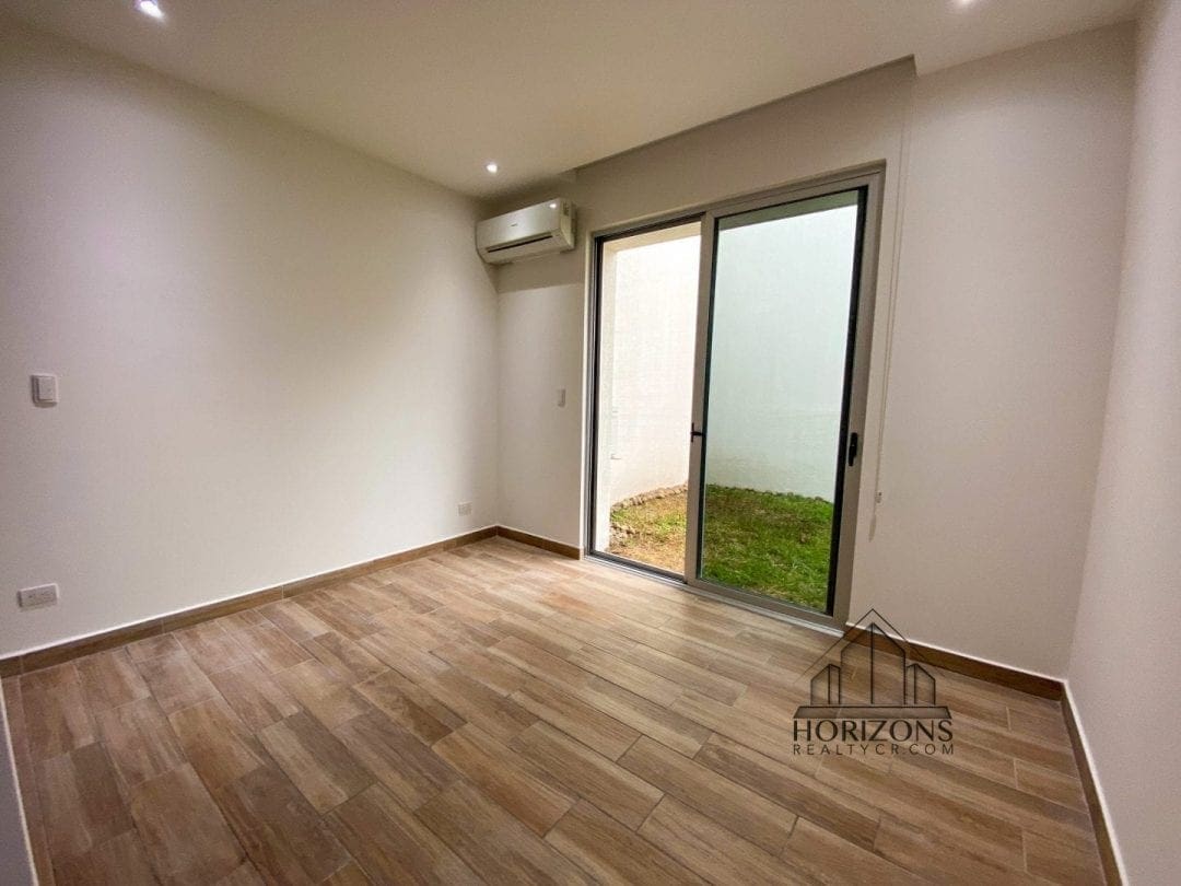 CONDOMINIO 3 DORMITORIOS / OFICINA / TERRAZA / PATIO / 1 PLANTA NJA859