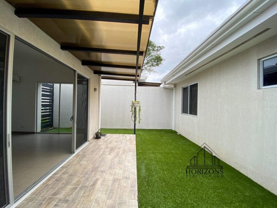 CONDOMINIO 3 DORMITORIOS / OFICINA / TERRAZA / PATIO / 1 PLANTA NJA859