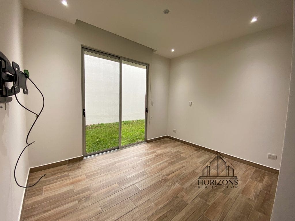 CONDOMINIO 3 DORMITORIOS / OFICINA / TERRAZA / PATIO / 1 PLANTA NJA859