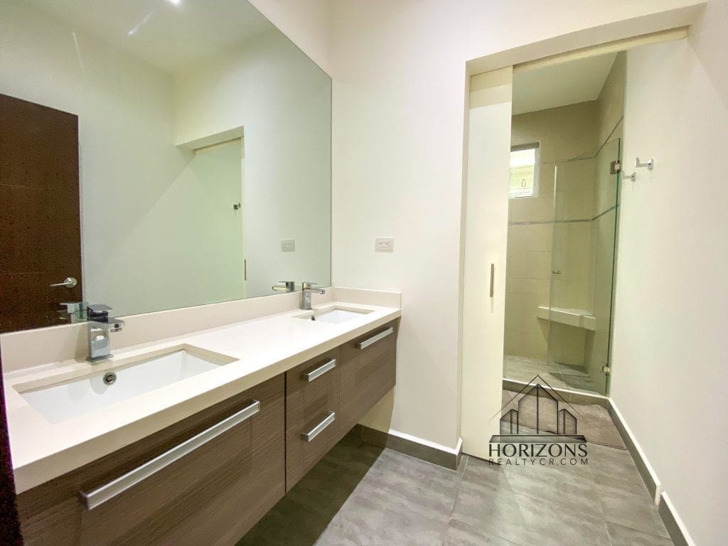 CONDOMINIO 3 DORMITORIOS / OFICINA / TERRAZA / PATIO / 1 PLANTA NJA859