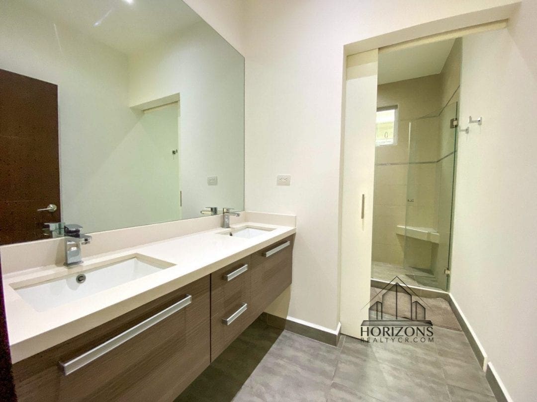 CONDOMINIO 3 DORMITORIOS / OFICINA / TERRAZA / PATIO / 1 PLANTA NJA859