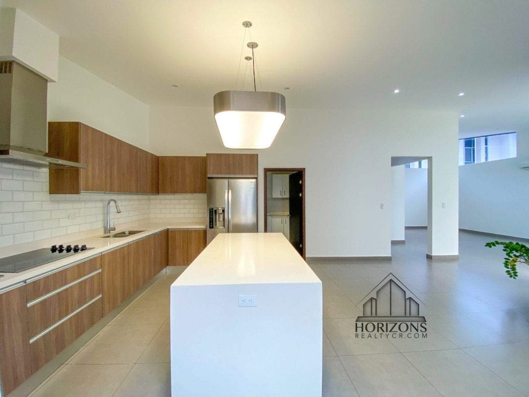 CONDOMINIO 3 DORMITORIOS / OFICINA / TERRAZA / PATIO / 1 PLANTA NJA859