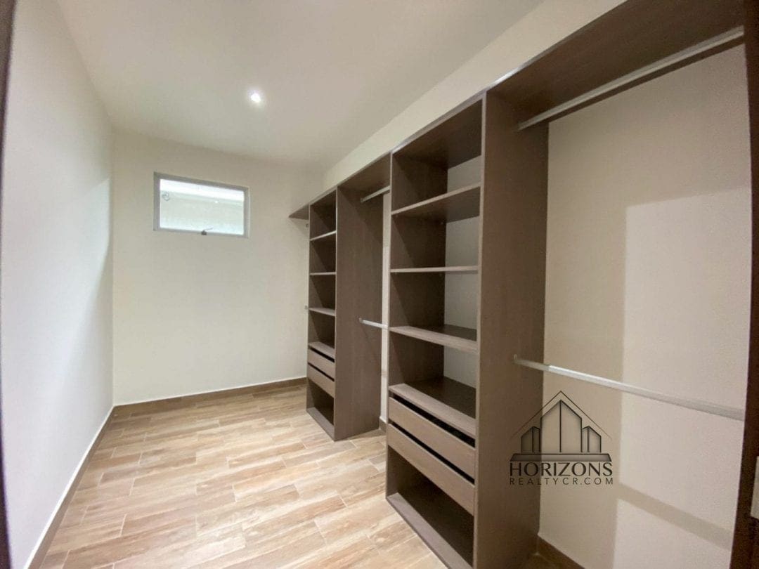 CONDOMINIO 3 DORMITORIOS / OFICINA / TERRAZA / PATIO / 1 PLANTA NJA859