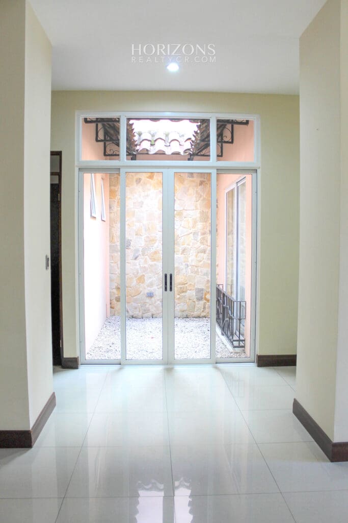 Se Vende Casa de Una Planta en Condominio Tramonto Granadilla Curridabat cerca Aleste 3 habitaciones NJA654