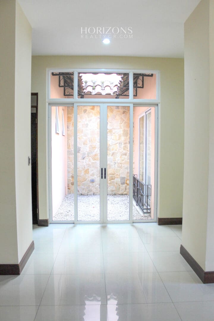 Se Vende Casa de Una Planta en Condominio Tramonto Granadilla Curridabat cerca Aleste 3 habitaciones NJA654