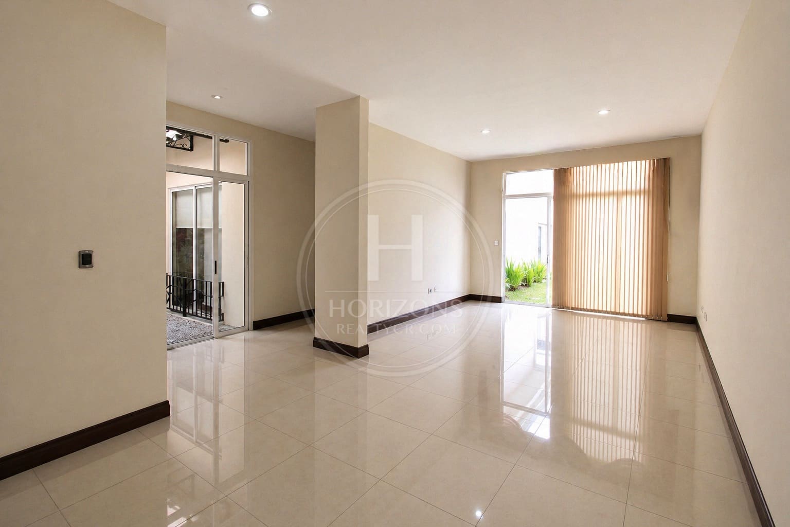 Se Vende Casa de Una Planta en Condominio Tramonto Granadilla Curridabat cerca Aleste 3 habitaciones NJA654