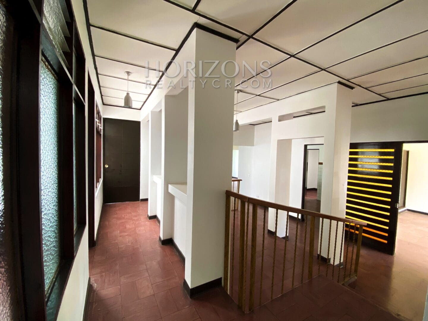 SE ALQUILA EN CURRIDABAT CASA INDEPENDIENTE DE UN NIVEL 3 HABITACIONES OFICINA Y JARDÍN POR PLAZA DEL SOL NJA769