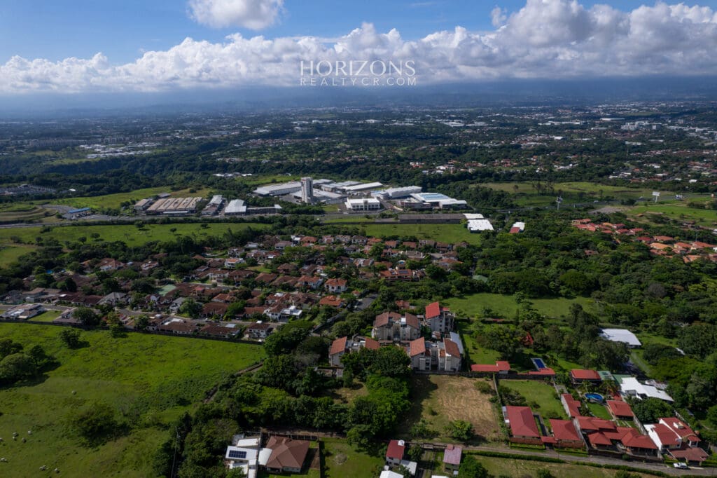 37,675 ft² PROPERTY FOR RESIDENTIAL OR COMMERCIAL DEVELOPMENT IN SANTA ANA SAN JOSÉ NEAR RUTA 27 NJA866