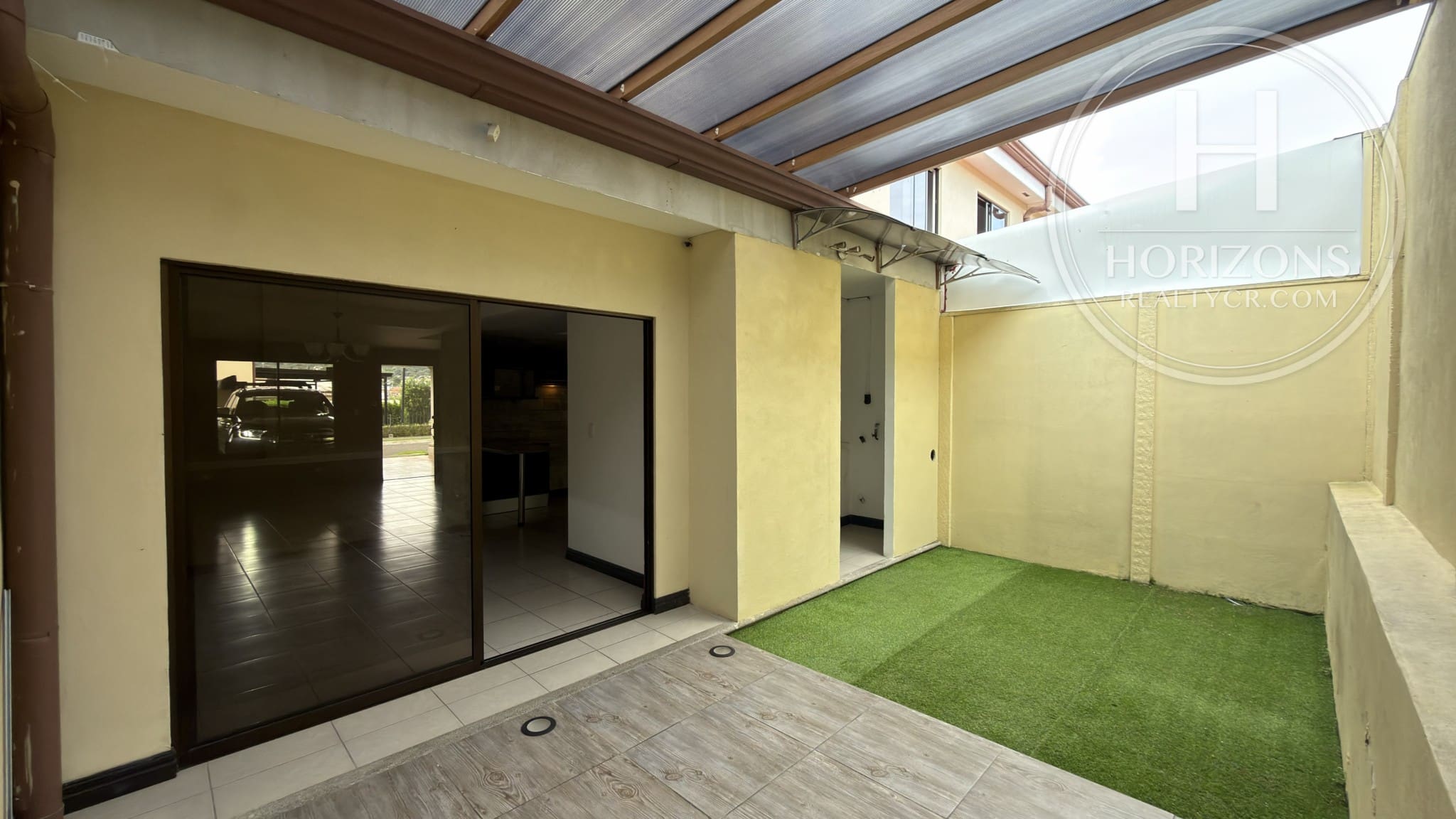 SE ALQUILA CASA 3 DORMITORIOS HACIENDA SACRAMENTO CONDOMINIO NJA823
