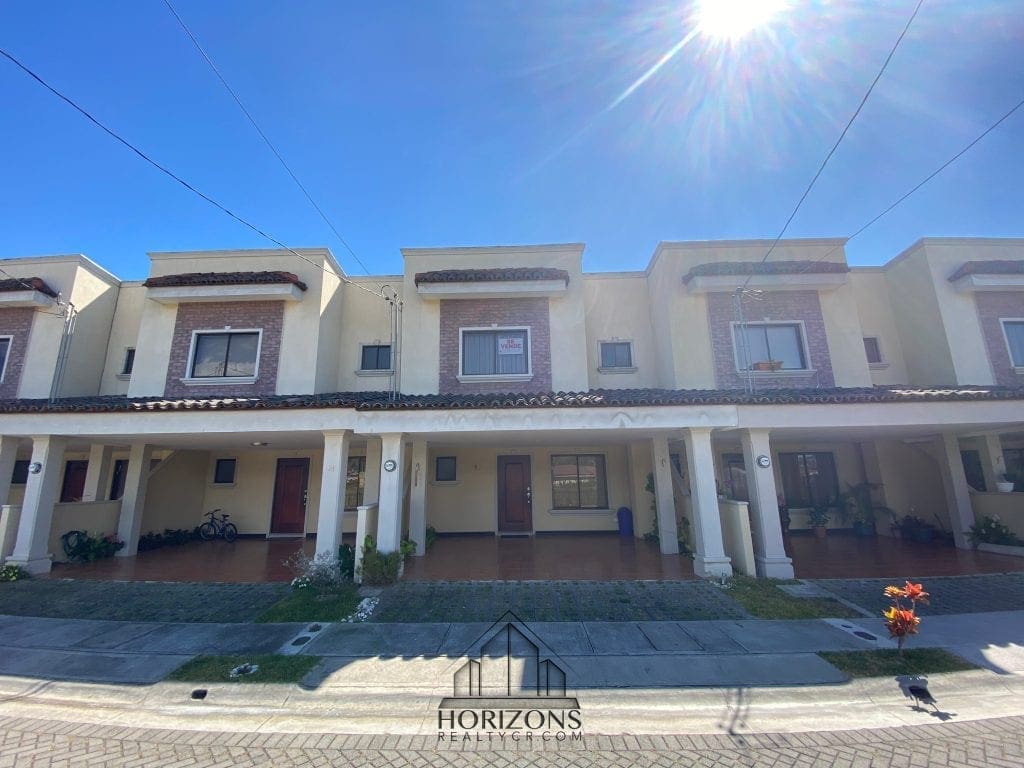 Se Alquila Casa 3 Dormitorios Hacienda Sacramento Condominio Nja823