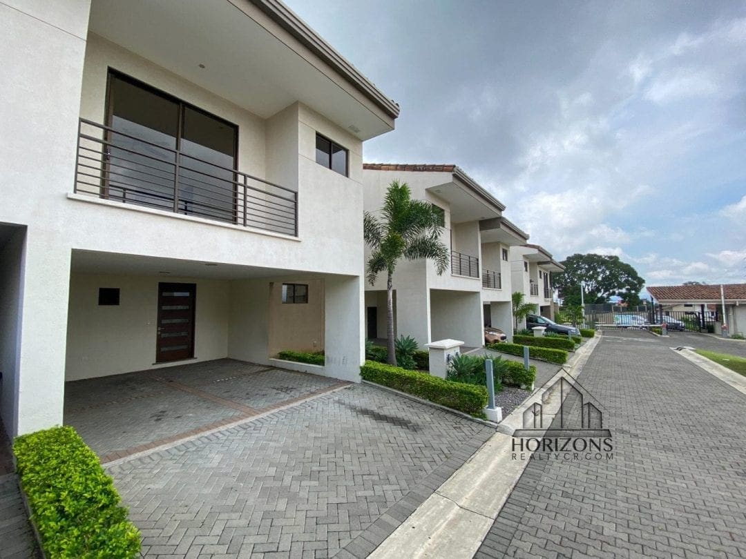 VENTA DE CASA 3 HABITACIONES EN CONDOMINIO 186m2  AMENIDADES NJA874
