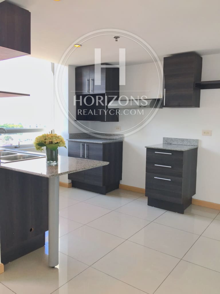 Se Vende Apartamento en Condominio 6-30 La Sabana 3 Habitaciones mas Oficina  Precio Oportunidad NJA461
