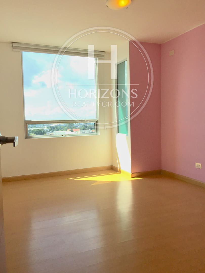 Se Vende Apartamento en Condominio 6-30 La Sabana 3 Habitaciones mas Oficina  Precio Oportunidad NJA461