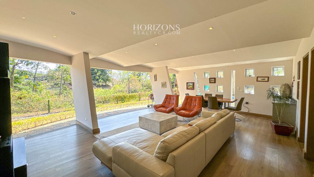 Casa Contemporánea en Condominio Hacienda Gregal Hermosas Vistas NJA780