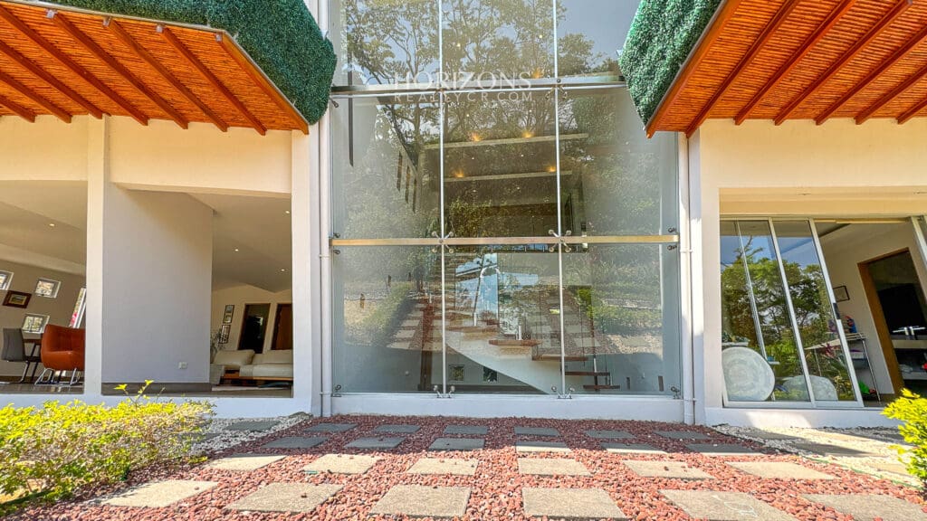 Casa Contemporánea en Condominio Hacienda Gregal Hermosas Vistas NJA780