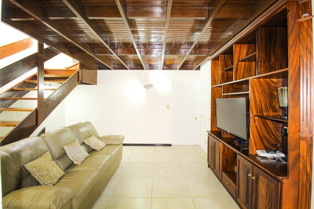 SE ALQUILA CASA AMUEBLADA EN SAN PEDRO 3 HABITACIONES + OFICINA noj445