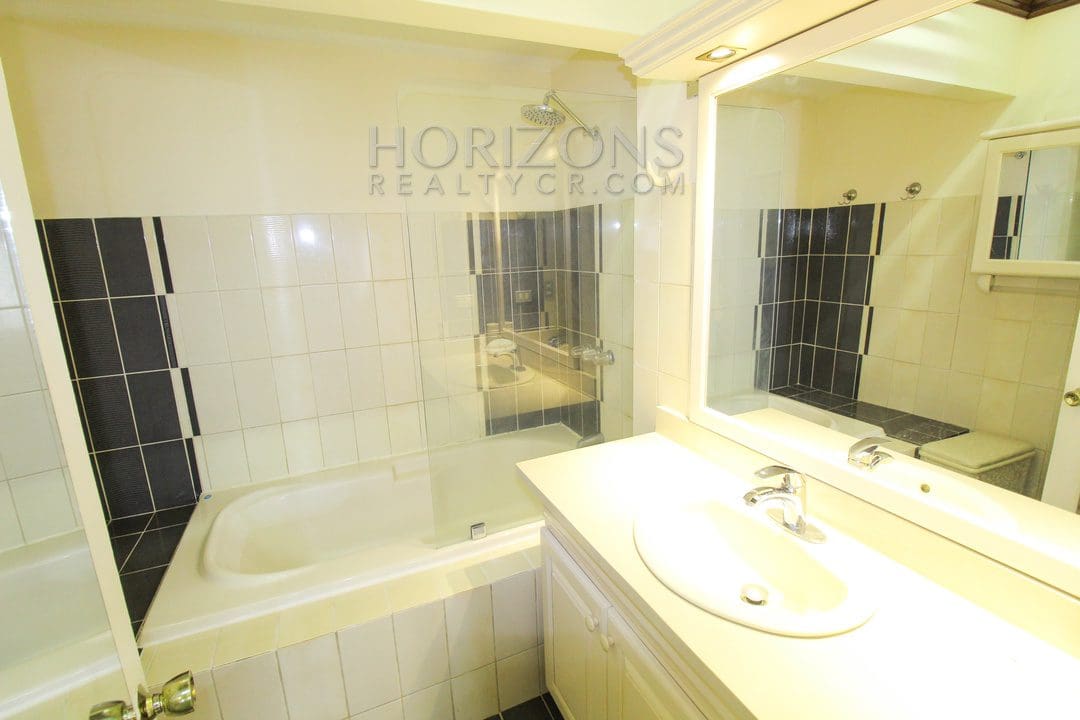 SE ALQUILA CASA AMUEBLADA EN SAN PEDRO 3 HABITACIONES + OFICINA noj445