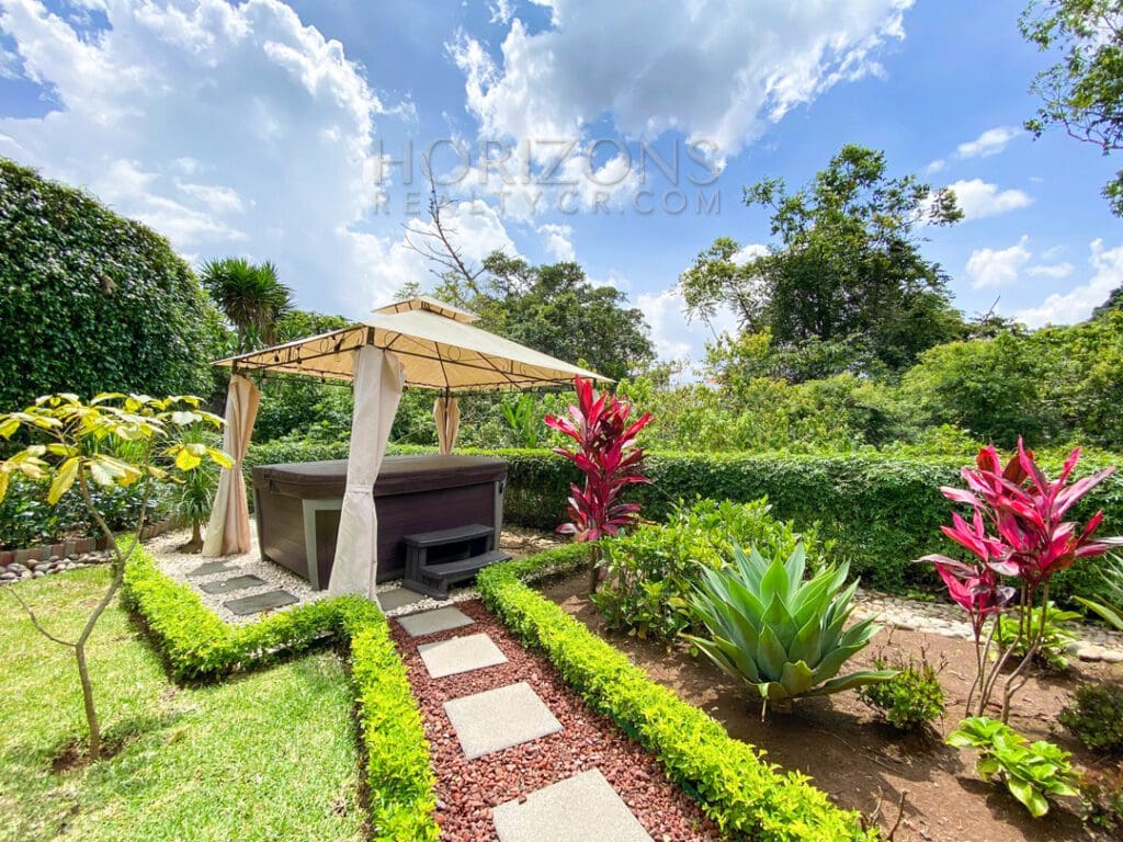 Casa Contemporánea en Condominio Hacienda Gregal Hermosas Vistas NJA780
