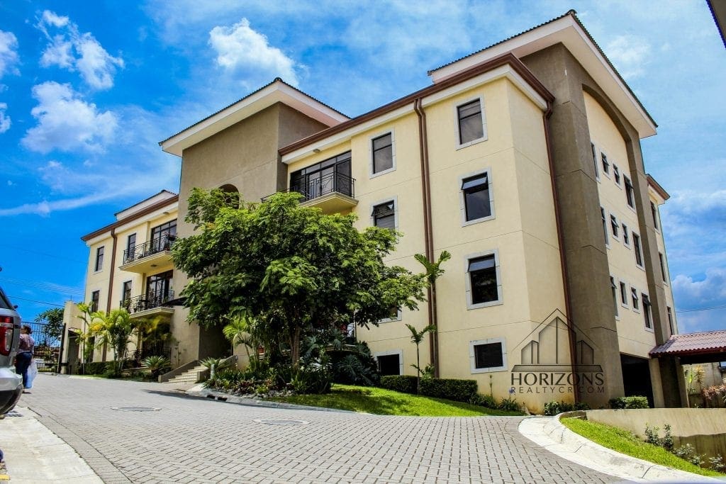 Apartamento Amplio 3 Habitaciones + Oficina Vista 2 Parqueos Nja890