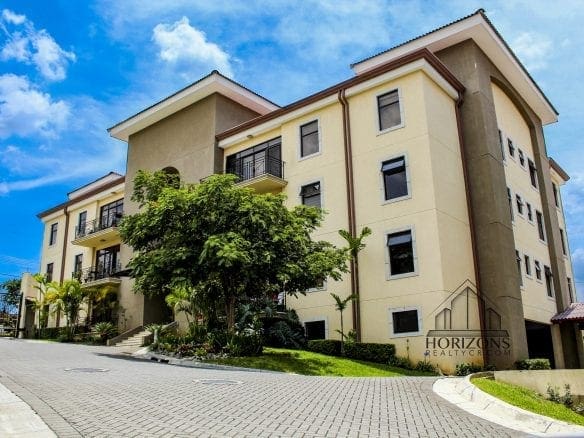 Apartamento Amplio 3 Habitaciones + Oficina Vista 2 Parqueos Nja890