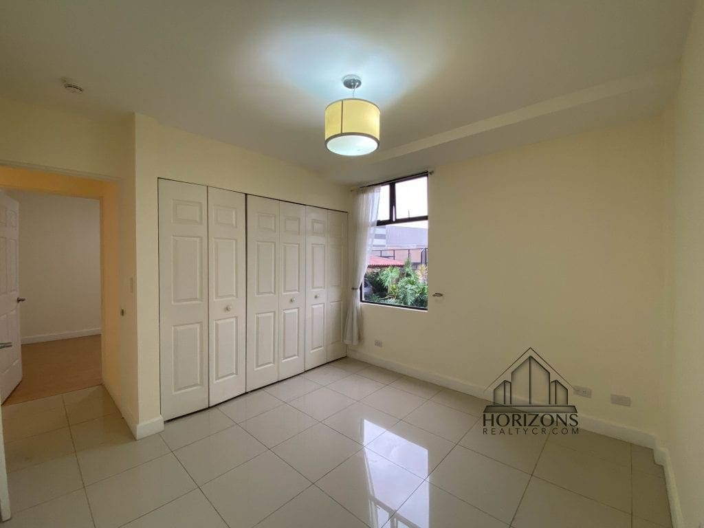 APARTAMENTO AMPLIO 3 HABITACIONES + OFICINA VISTA 2 PARQUEOS NJA890