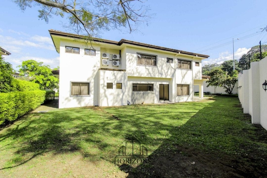 ALQUILER DE LUJOSA CASA EN SANTA ANA 4 HABITACIONES NOJ470