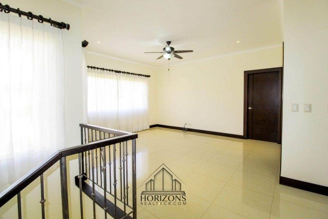 ALQUILER DE LUJOSA CASA EN SANTA ANA 4 HABITACIONES NOJ470