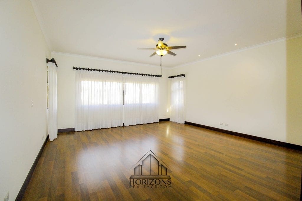 ALQUILER DE LUJOSA CASA EN SANTA ANA 4 HABITACIONES NOJ470