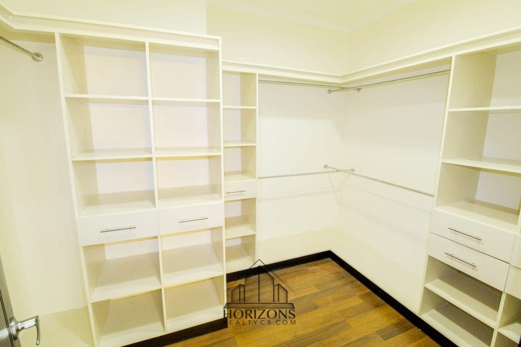 ALQUILER DE LUJOSA CASA EN SANTA ANA 4 HABITACIONES NOJ470